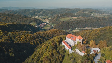 grad in trg Podsreda z drona